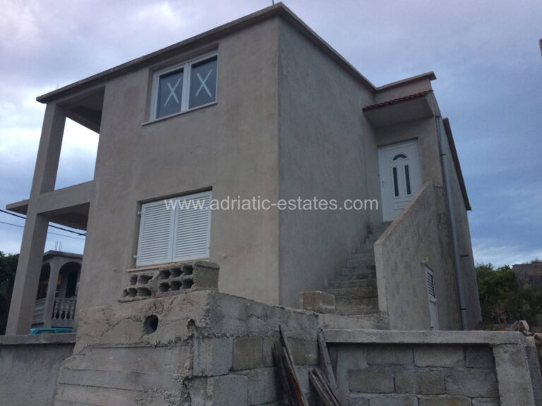 Dům ve výstavbě v první řadě, nemovitosti v Chorvatsku